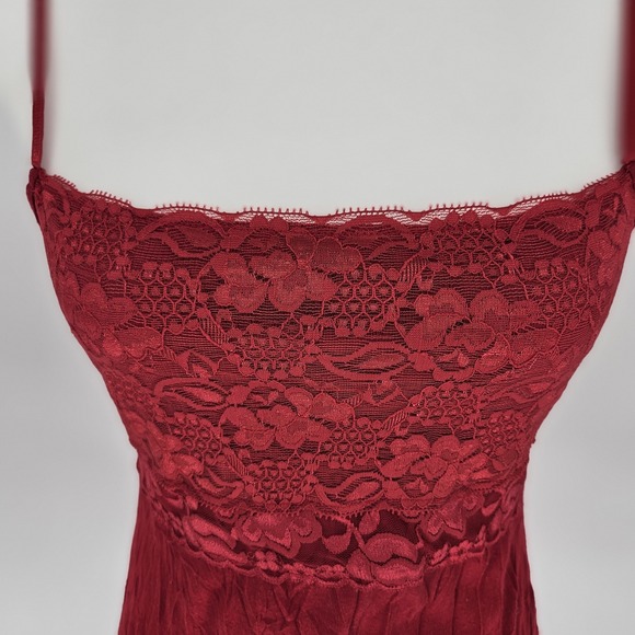 Maurices Womens Burgundy Red Lace Trim Crinkle Camisole Top Size M K0615 - Picture 2 of 8